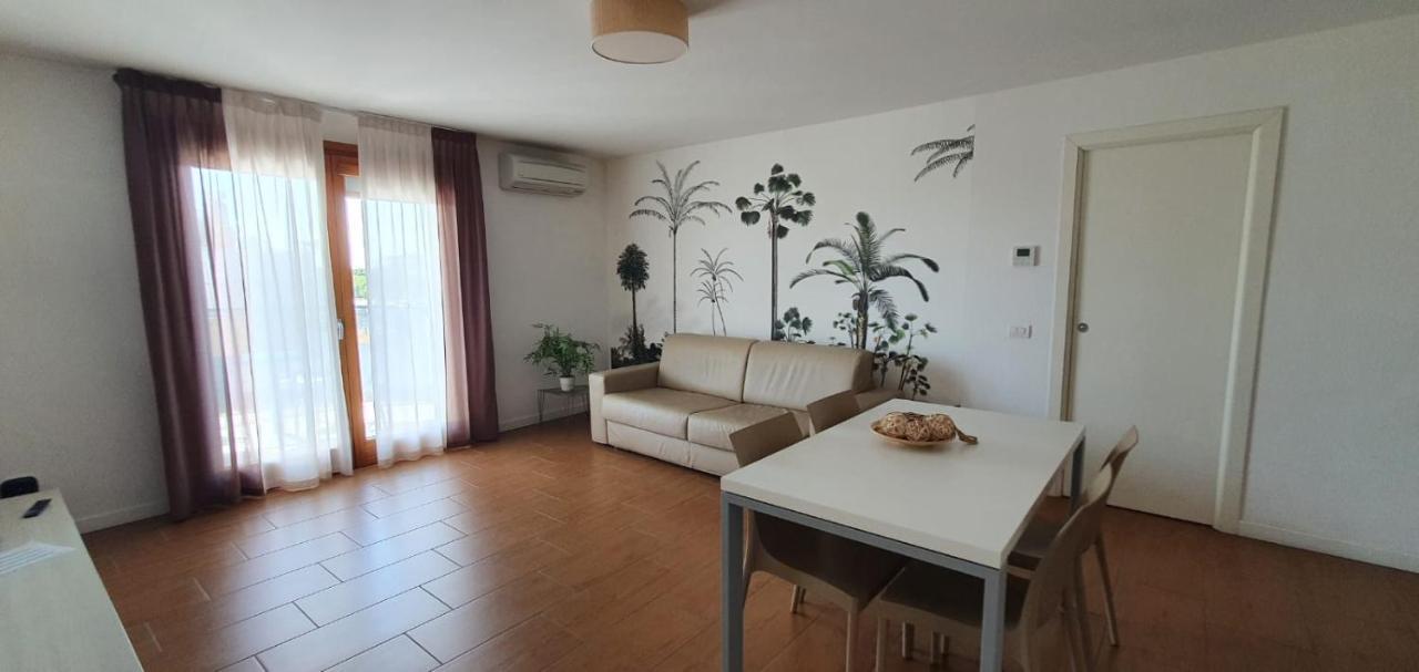 Apart Hotel Atlantic Grado Bagian luar foto