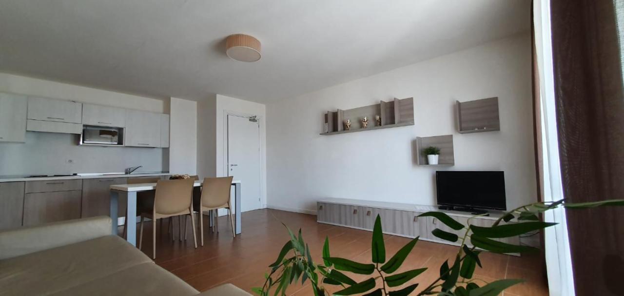 Apart Hotel Atlantic Grado Bagian luar foto