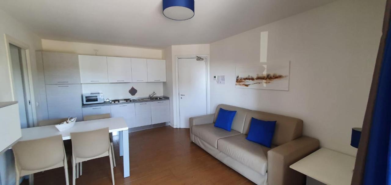 Apart Hotel Atlantic Grado Bagian luar foto