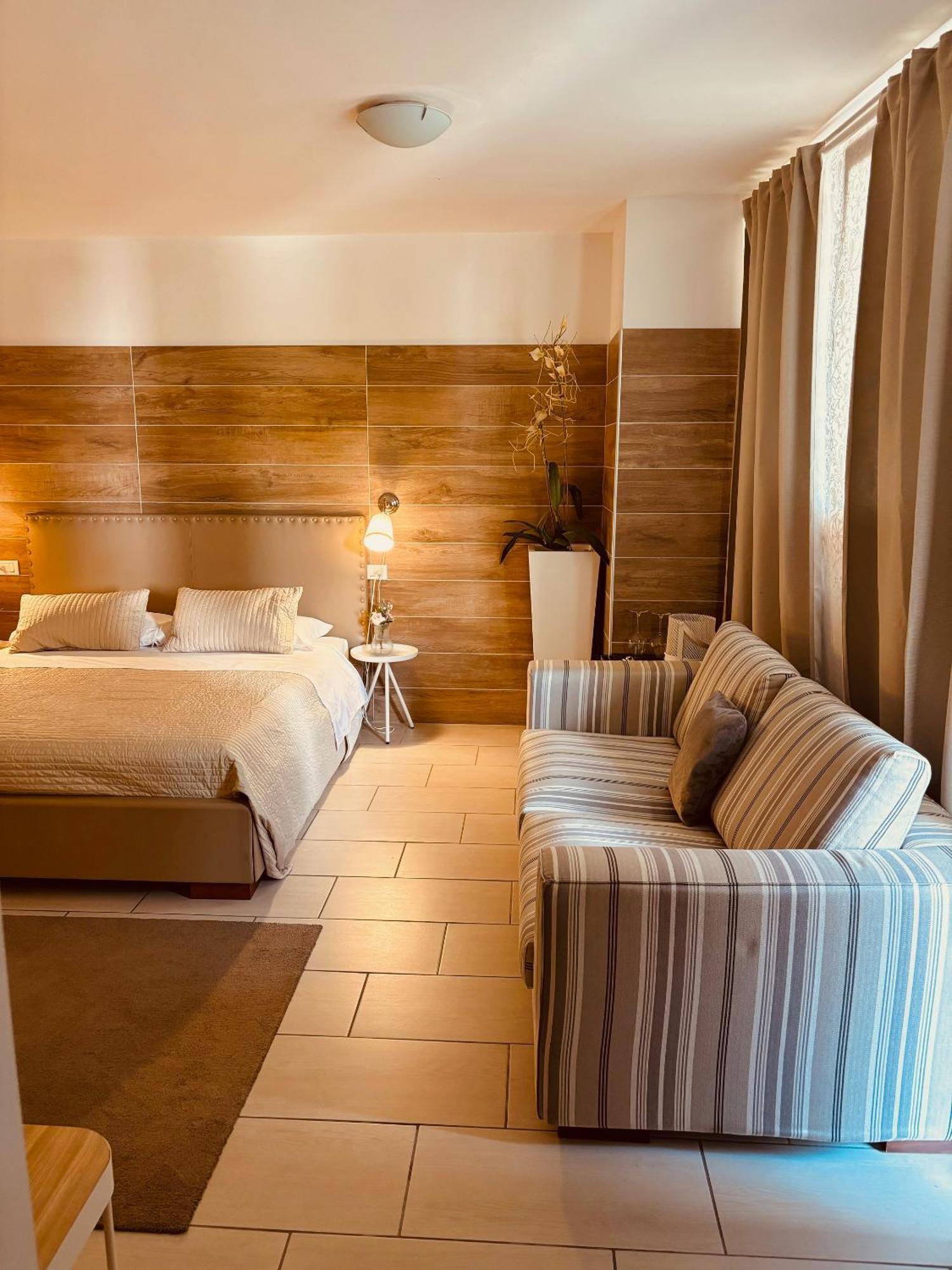 Apart Hotel Atlantic Grado Bagian luar foto