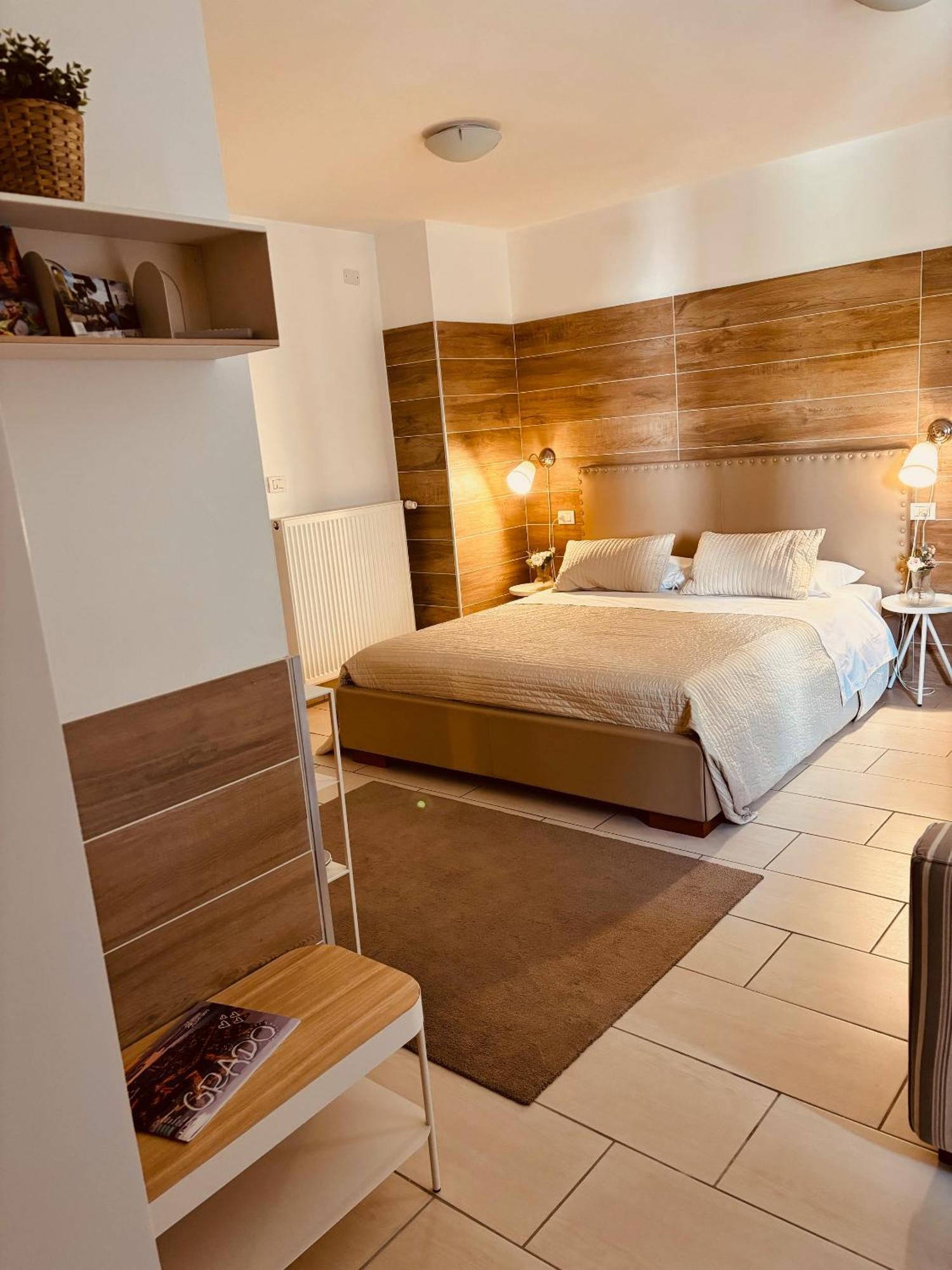 Apart Hotel Atlantic Grado Bagian luar foto