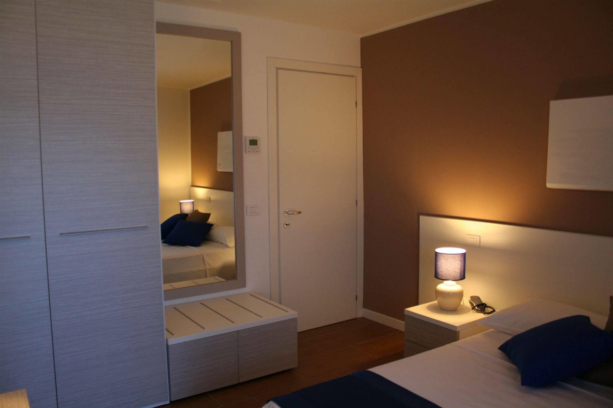 Apart Hotel Atlantic Grado Bagian luar foto