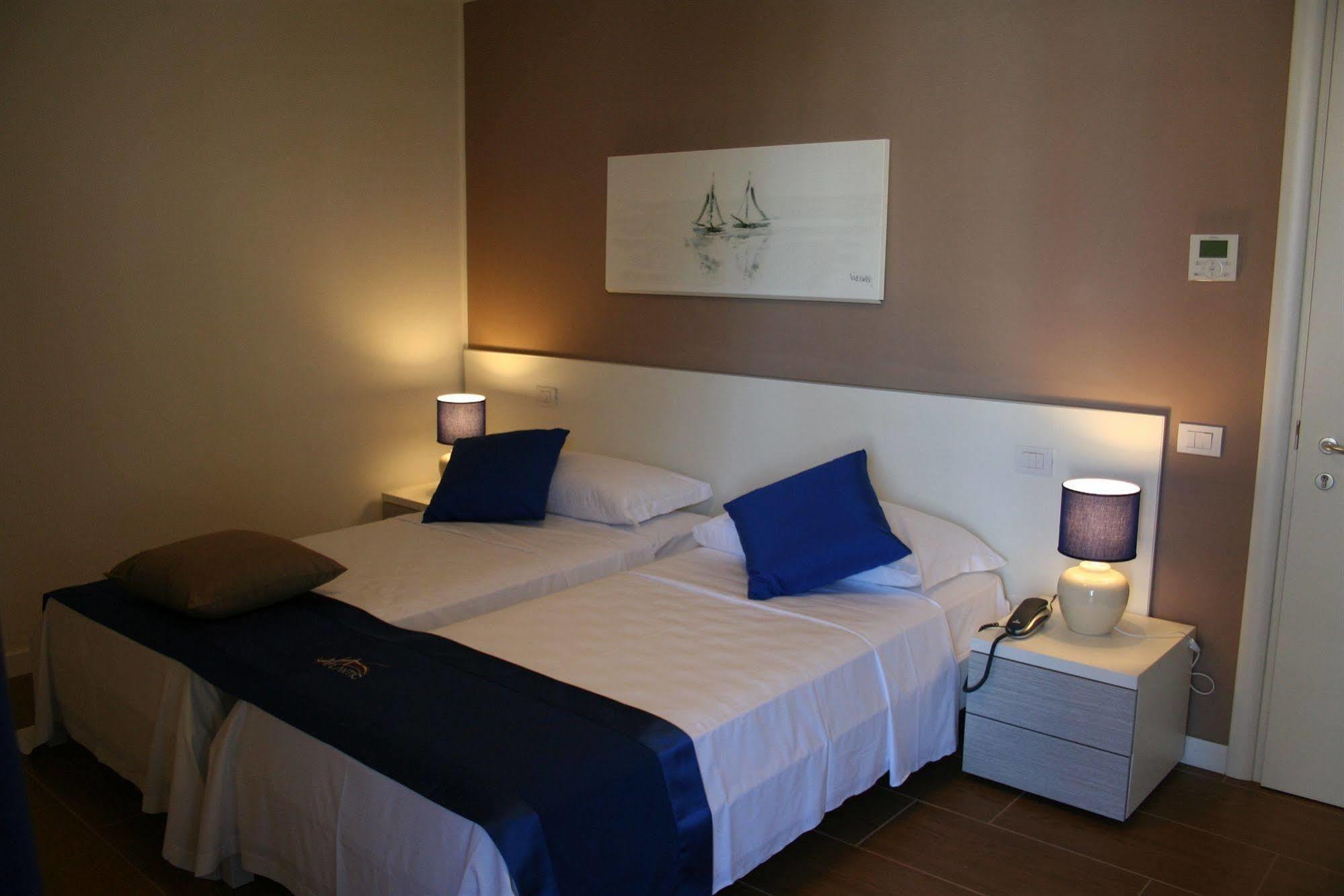 Apart Hotel Atlantic Grado Bagian luar foto
