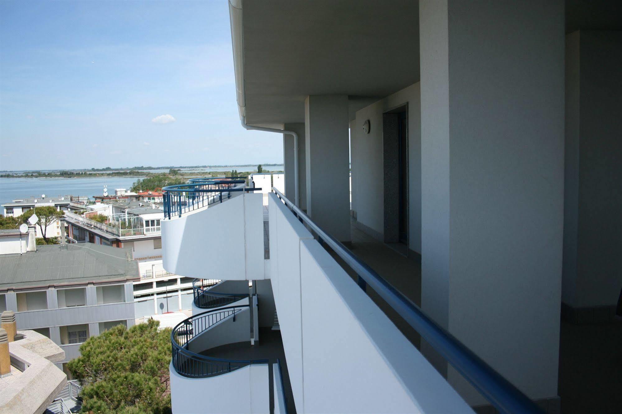 Apart Hotel Atlantic Grado Bagian luar foto