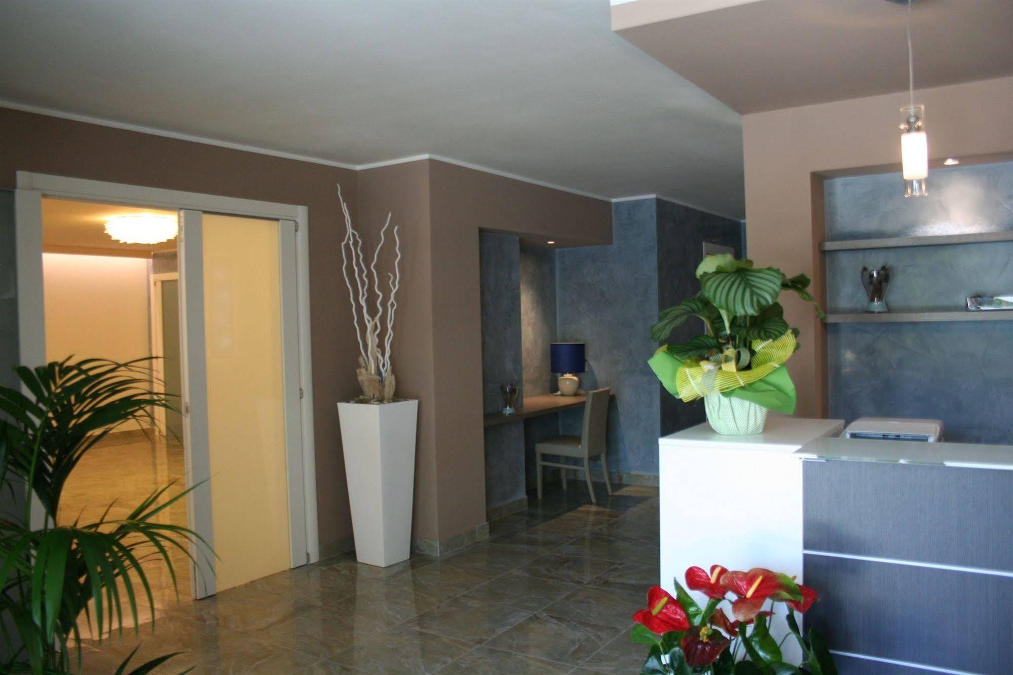 Apart Hotel Atlantic Grado Bagian luar foto