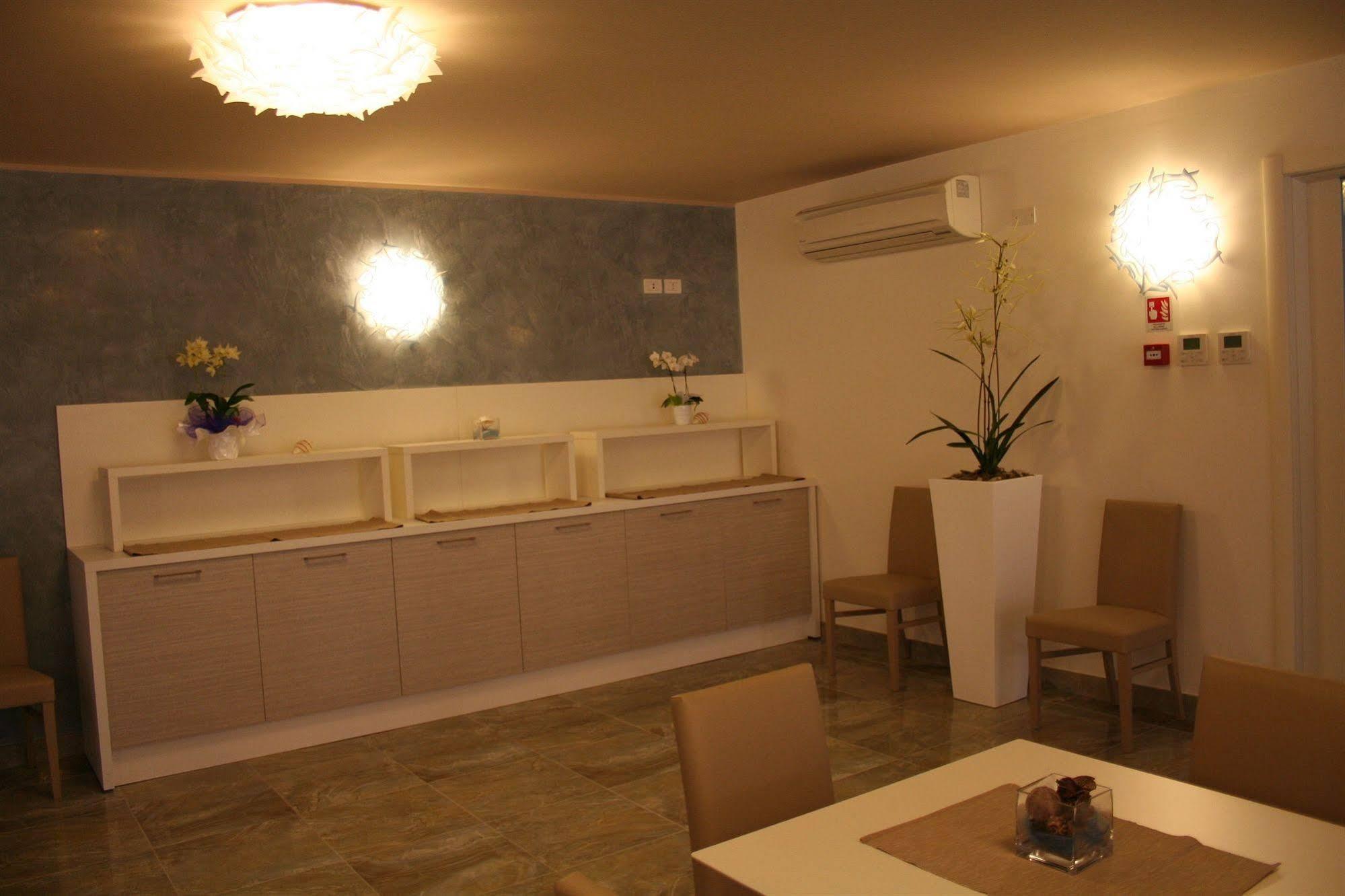 Apart Hotel Atlantic Grado Bagian luar foto