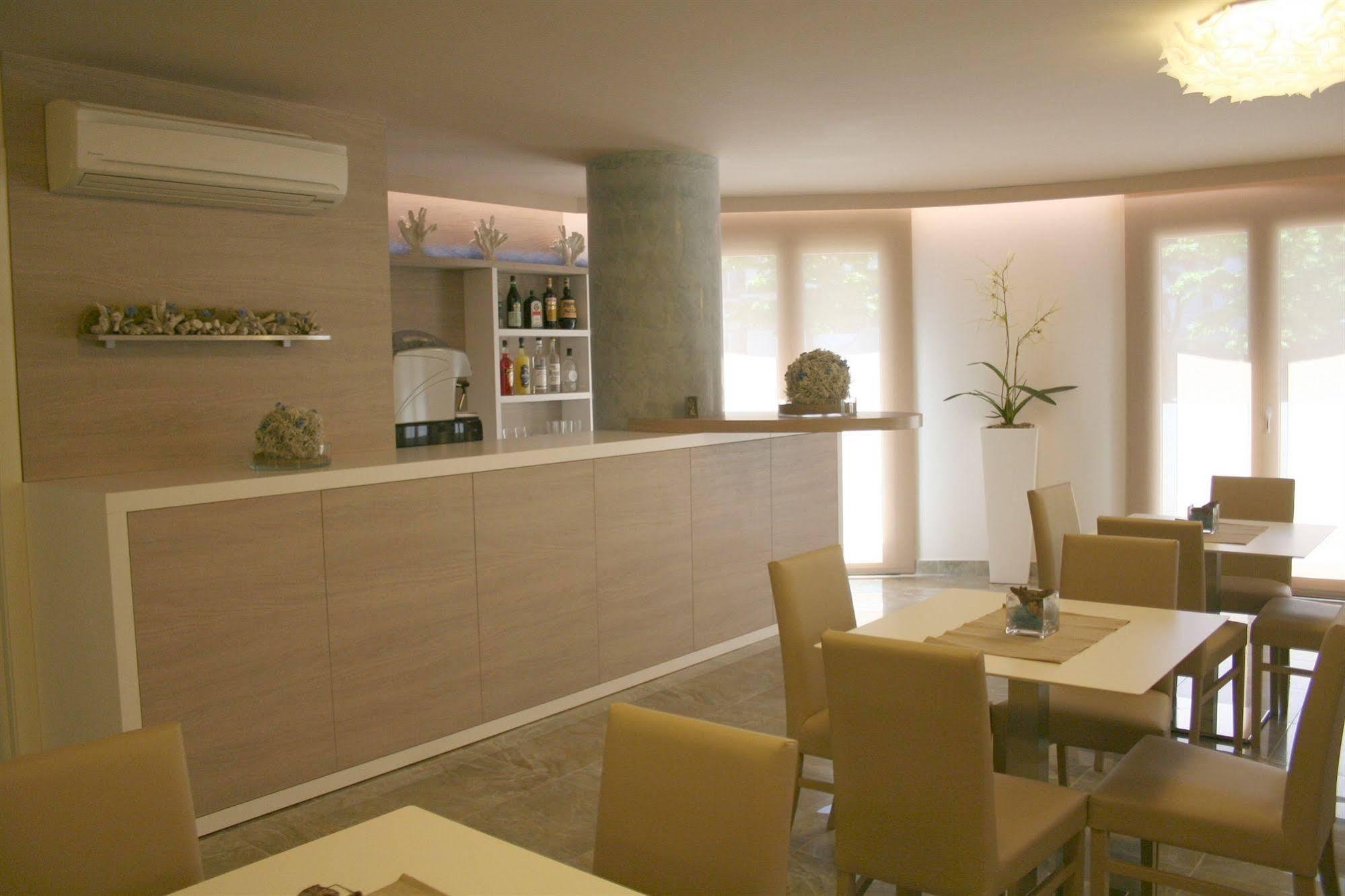 Apart Hotel Atlantic Grado Bagian luar foto